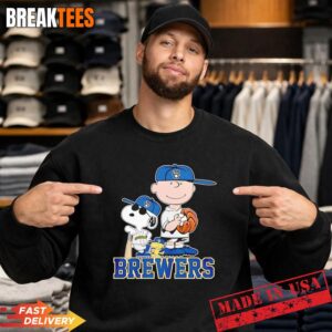 Peanuts characters x Milwaukee Brewers MLB 2026 cartoon Sweatshirt.jpg