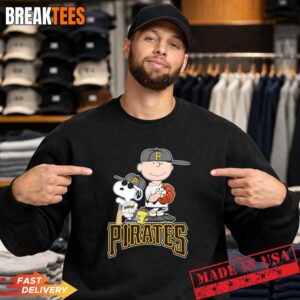 Peanuts characters x Pittsburgh Pirates Giants MLB 2026 cartoon Shirt 1 Peanuts characters x Pittsburgh Pirates Giants MLB 2026 cartoon Sweatshirt.jpg