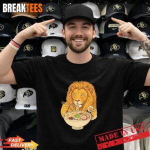 King Lion Enjoying Ramen Dinner Meme T-Shirt