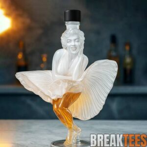 Marilyn Monroe Whiskey Bottle - A Timeless Icon in Crystal and Gold 3
