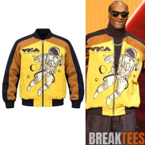 Snoop2BDogg2BMTV2BVMAs2BLos2BAngeles2B20262BBomber2BJacket 1 IG19U.jpg