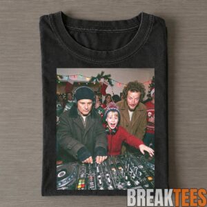 Home Alone Kevin McCallister, Harry and Marv Eating Pizza on a Couch T-Shirt 2